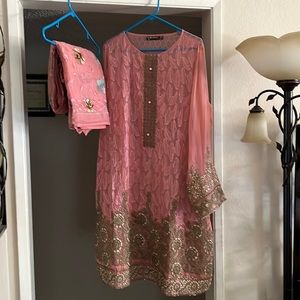 Pakistani dress for party wear .